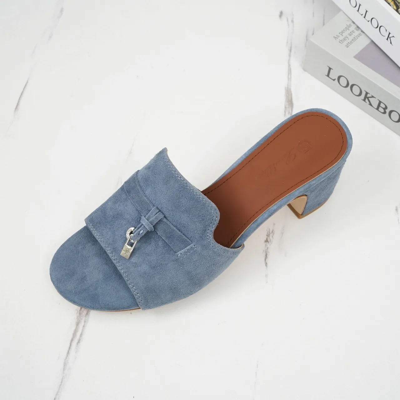 👟👟Ex-factory price 440👟👟 Genuine leather sole +30 suede sheepskin slippers with a strap decorated with Loro Piana My Charms charms and decorated with tone-on-tone stitching. Sophisticated and feminine, it pairs well with both city and resort looks. For those looking for an elegant upgrade, the summer glamor slipper is known for its slim open-back silhouette. size: 35-44 (custom-made sizes 43 and 44 are non-returnable) Upper: imported suede sheep leather (sheep), cowhide ostrich pattern, cowhide snake pattern Lining: imported high-grade mixed sheep silk Heel height: 5.5CM